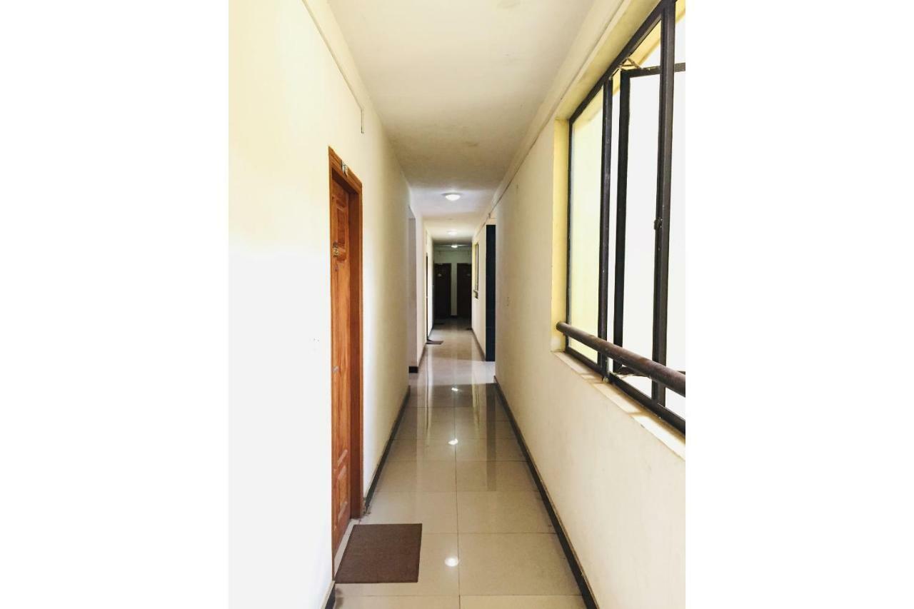 Krishna Gardens Hotel กูรูวาเยอร์ ภายนอก รูปภาพ